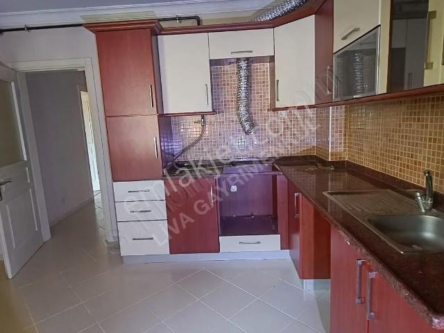 İzmir Buca Yildiz Mah.kiralik 2+1 Kapalı Mutfak
