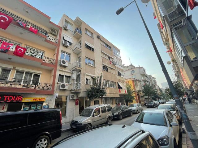 İzmir Güzelyalı 56 Sokakta Çok İyi Lokasyonda Satılık 3+1 Daire!
