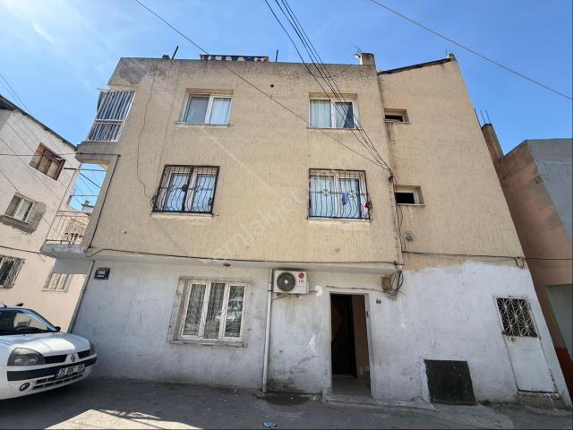 İzmir Gümüşpala’da Komple Satılık Bina | 3 Bağımsız Daire | 85 M² | Yatırımlık Fırsat