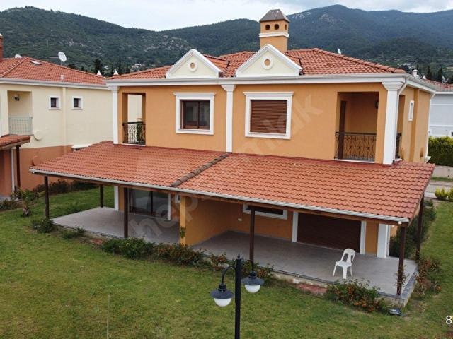 İzmir Gümüldürde Havuzlu Site İçerisinde Satılık Villalar