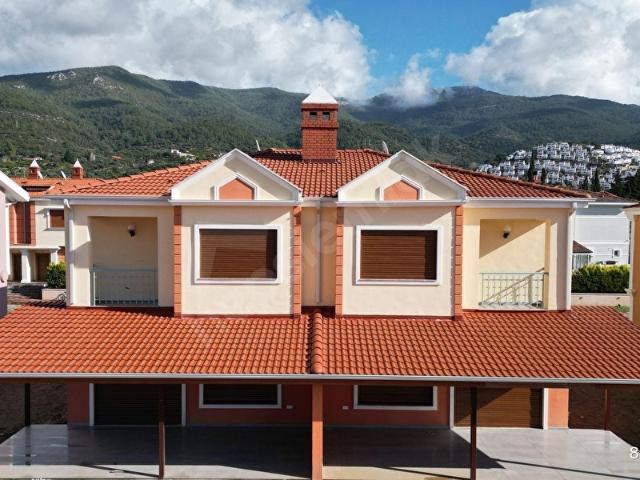 İzmir Gümüldürde Seçkin Site İçinde Havuzlu Satılık Villalar