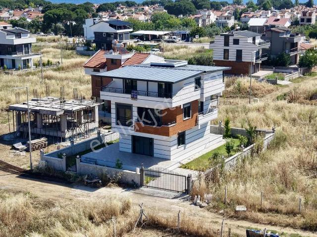 İzmir Dikili Salihleraltında 5+1 Müstakil Lüks Villa