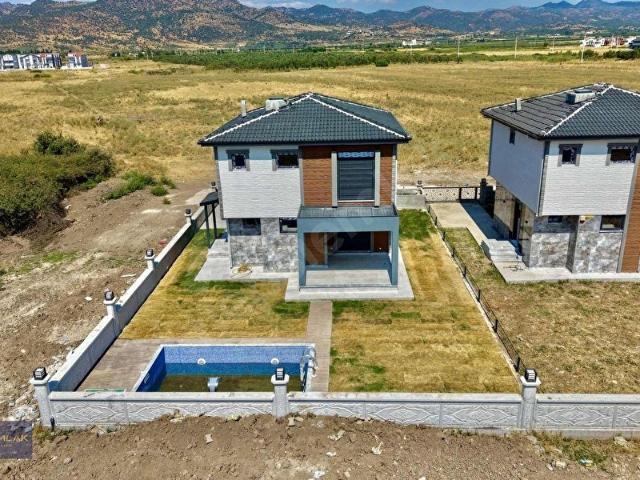 İzmir Dikili Salihleraltında Akıllı Ev Sistemli Havuzlu Villa