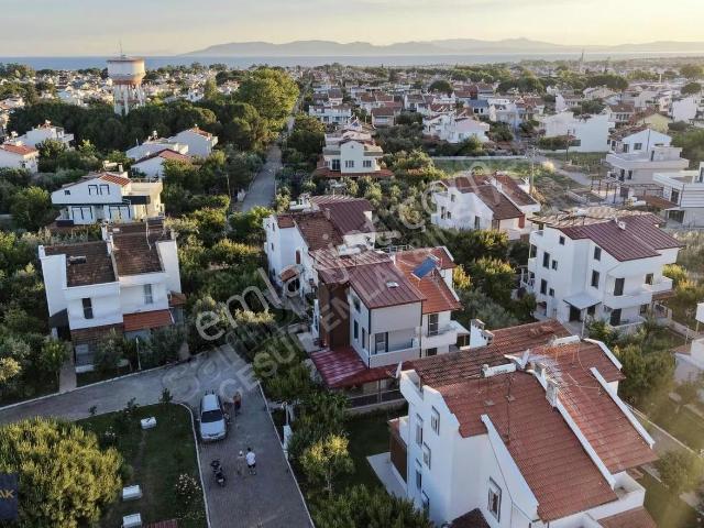 İzmir Dikili Salihleraltı Yeşil Pelit Sitesinde Satılık Villa