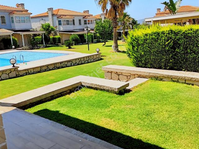 İzmir Çeşme Alaçatı Havuzlu Site İçinde Satılık Taş Ev Villa