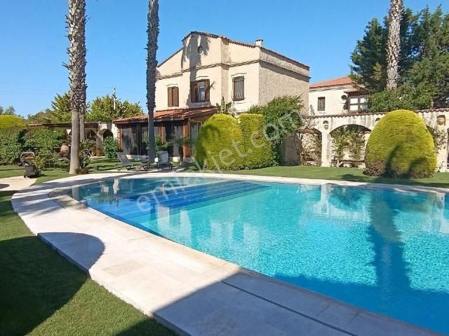 İzmir Çeşme Alaçatı Ortak Havuzlu Butik Sitede Müstakil Villa
