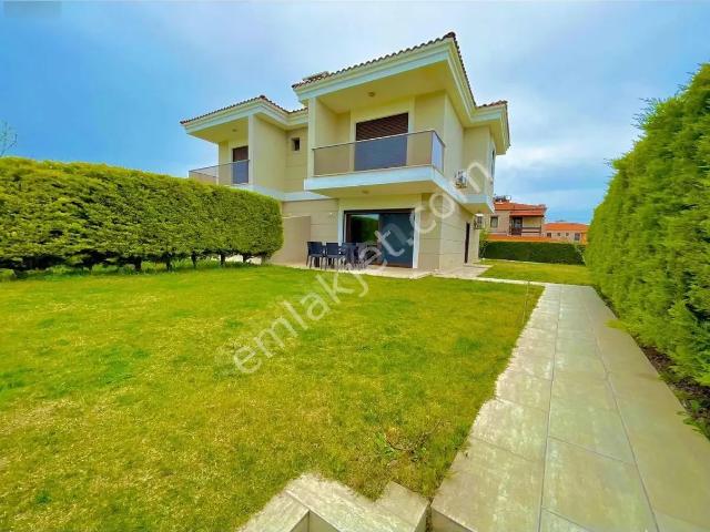 İzmir Çeşme Alaçatı Merkeze Yakın Müstakil Bahçeli Kiralık Villa