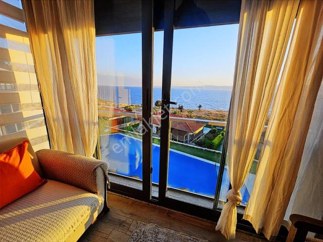 İzmir Çeşme Ayasaranda Deniz Manzaralı Havuzlu Rezidans