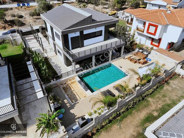 İzmir Çeşme Fenerburnu Musalla Marina Satılık 3 Katlı 9+1 Villa