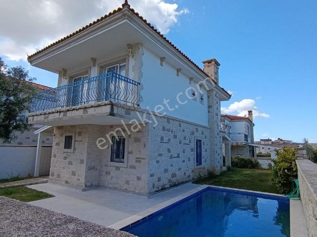 İzmir Çeşme Şifne Denize Yakın Havuzlu Kiralık Müstakil Villa