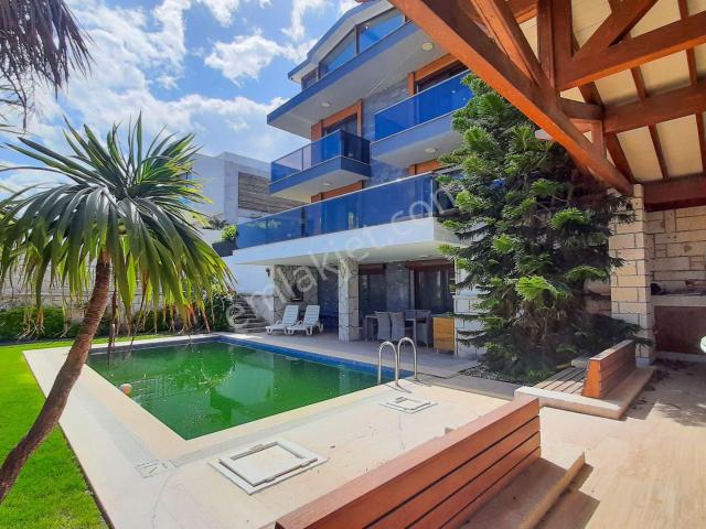 İzmir Çeşme Musalla Da Satılık Tam Müstakil Havuzlu Villa