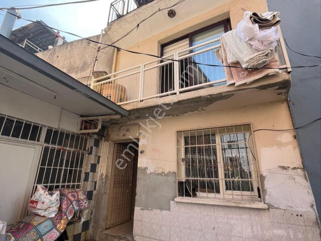 İzmir Konak Eşrefpaşa Mah. Çimentepede Satılık 2 Katlı Ev