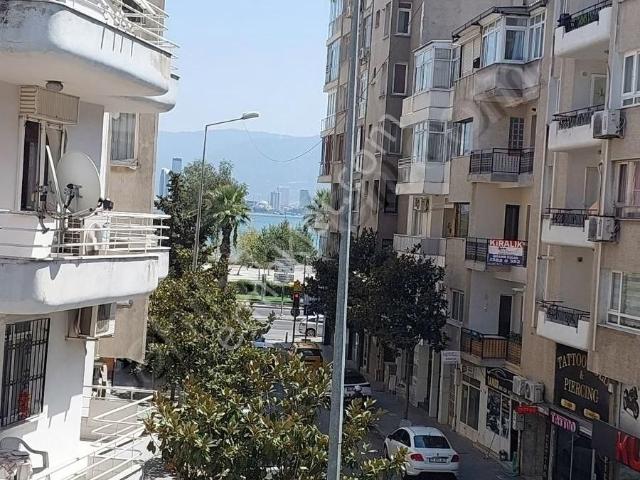 İzmir Karşıyaka Alaybey Çarşısı Satılık 2 Yaş Daire Deniz Mn