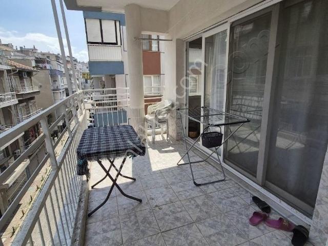 İzmir Karşıyaka Alaybey Sahil Yan Sok. Satılık Köşe Arakat Daire