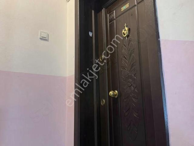 İzmir Karşıyaka Alaybey Selçuk Yaşar Karşısı Satılık 3+1 Daire