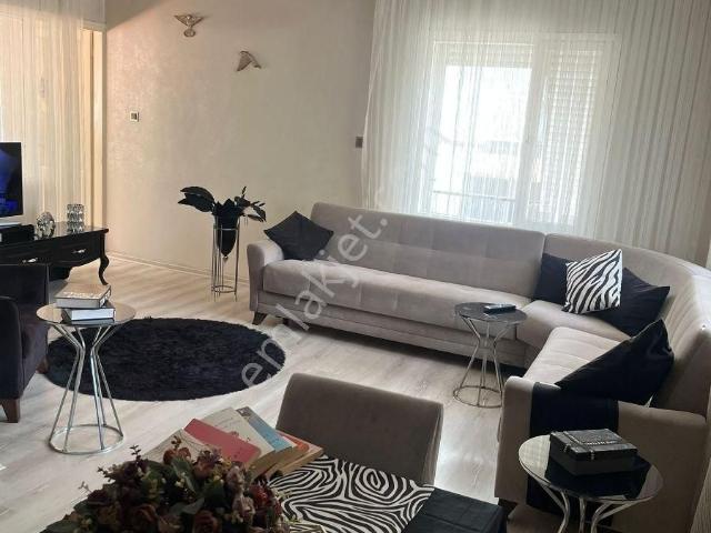 İzmir Karşıyaka Satılık 2 Katlı Betonarme Ev