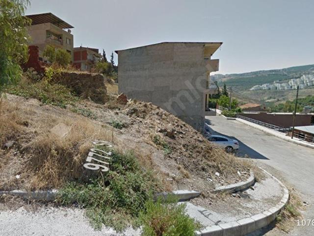İzmir Karabağlarda satılık 262 m2 köşe arsa