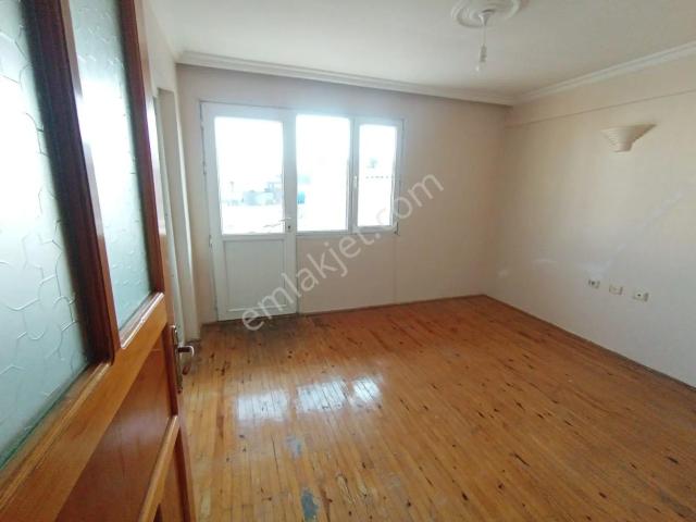 Karabağlar'da Kiralık Ferah Ve Geniş 3+1 Daire