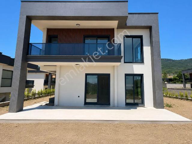 İzmir Kemalpaşa Çiniliköy’de 5+1, Müstakıl Havuzlu, Lüks Villa