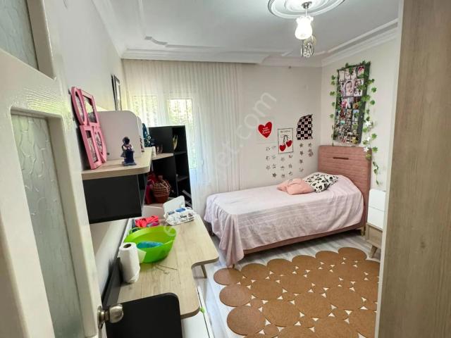 İzmir Çiğli Yakakentte Satılık Tadilatlı Daire
