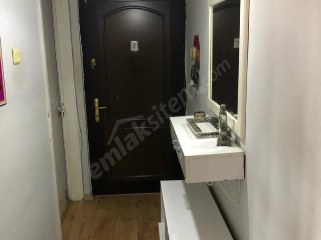 İzmir Çiğli Egekent/İzkent te satılık asansörsüz 3+1 açık mutfak dönüşmüş merkezi konumda arakat daire