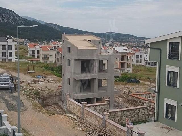 İzmir Mordoğan Kamukent'te Ilk Sahibi 2,5 Kat Villa Arsası