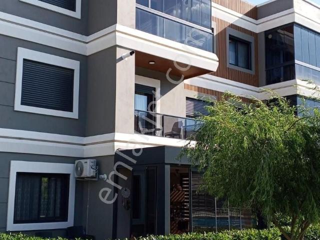 Satılık İzmir Menderes'te Havuzlu Site İçinde 2+1 Daire