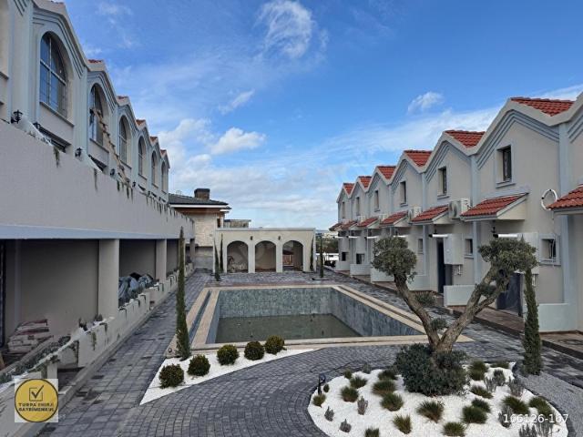 İzmir Menemen Villakentte Havuzlu Site İçinde 1+1 Satılık Daire