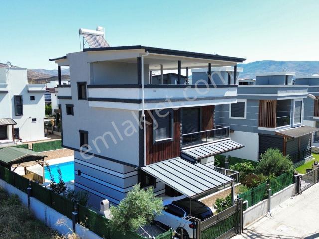 İzmir Seferihisar Doğanbey De Satılık 320 M2 Arsa İçinde 3+1 Tek Müstakil Villa