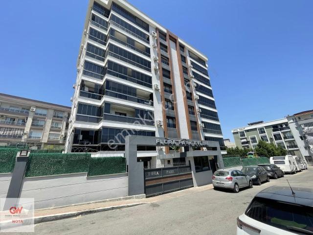 İzmir Refet Bele Flora Park Evleri Sitesinde Kiralık Lüks Daire!