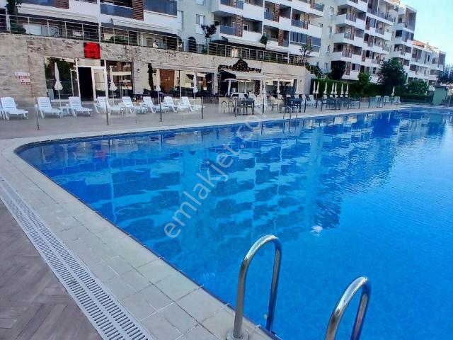 İzmir Torbalı İnönü Mahallesinde Havuzlu Site İçinde Arakat Daire Satılık