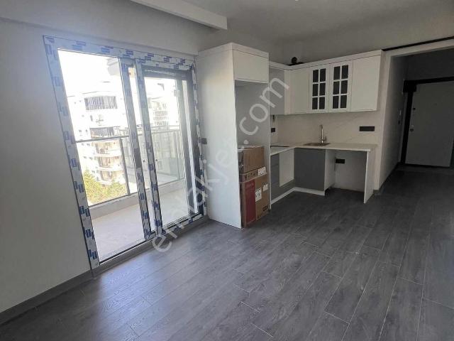 İzmir Türk Koleji Yakını Satılık Site İçi Sıfır 1+1 Daire
