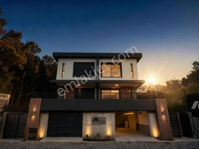 İzmir Urla Ted Koleji Yakını Sıfır Deniz Manzaralı Villa
