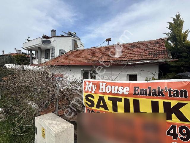 İzmir Urla Çeşmealtında Satılık 250 M2 Arsalı Ev