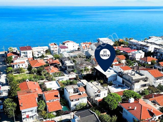 İzmir Urla'da Plaja Yürüme Mesafesinde Satılık Geniş Villa