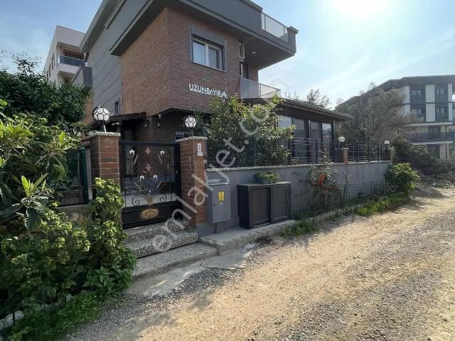 İzmir Yenifoça Doğa Manzaralı Satılık 2+1 Villa
