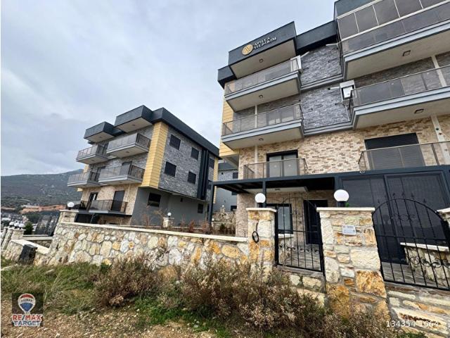 İzmir Yenifoça'da Kiralık 3+1 Villa