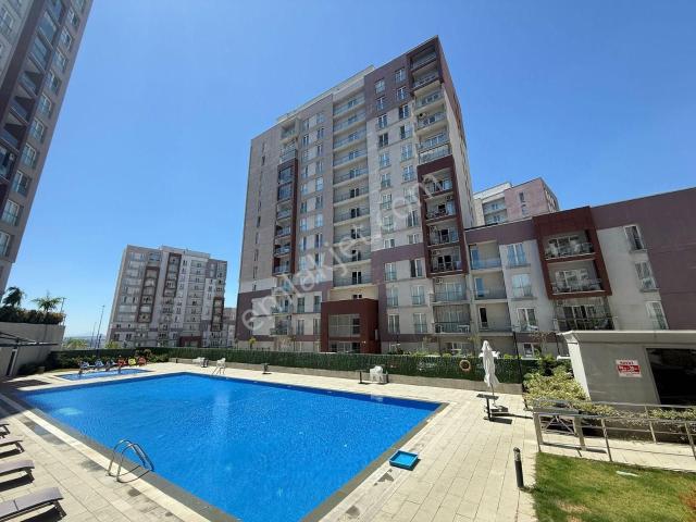 İzmir Yenitepe Sitesinde 1+1 Satılık Daire