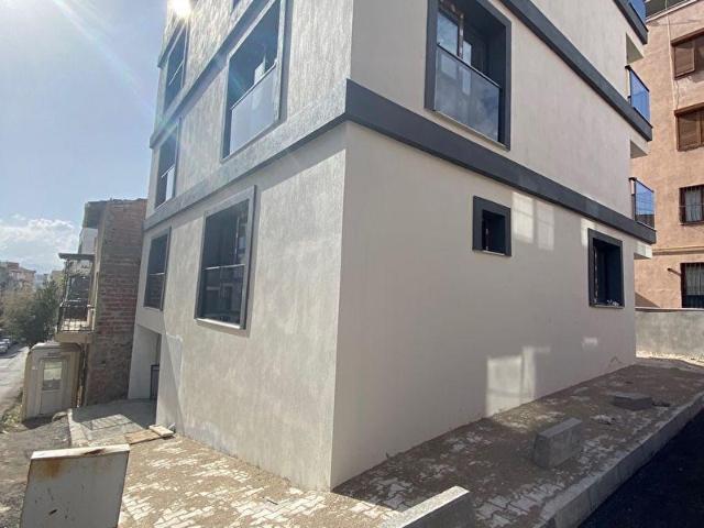 İzmirpark Avm Yakını 1+1 Arakat Çift Cephe Asansörlü Sıfır Daire
