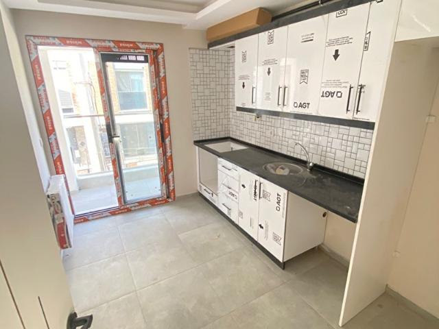 İzmirpark Yakını Sıfır 3+1 130m2 Karanlık Odası Yok Otopark Doğalgazlı Acil Satılık Daire