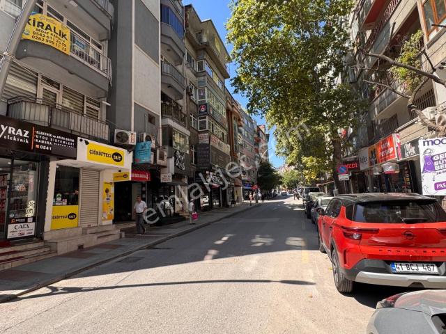 İzmit Çarşı İnönü Caddesi Kiralık Arakat Daire