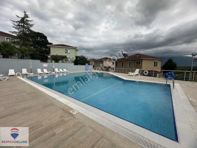 İzmit Deniz Kabuğu Sitesi İçerisinde Müstakil Villa