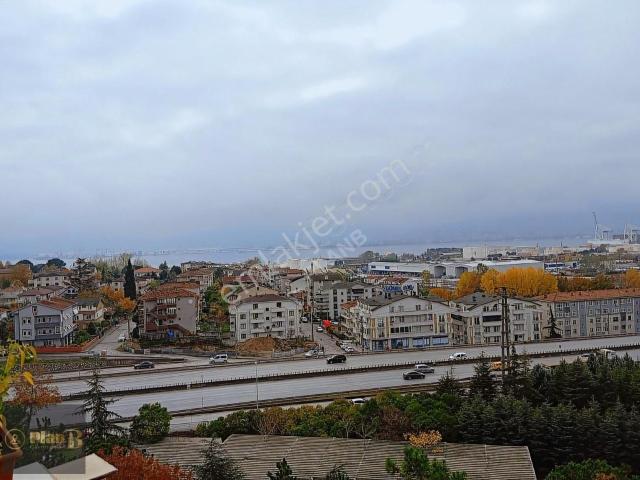İzmit Şirintepe Mah. Deniz Manzaralı Satılık 2+1 Daire