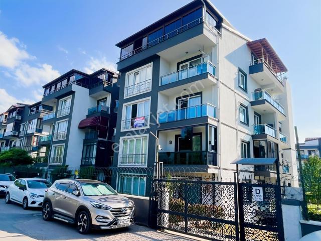 İzmit Otogarına Yakın Havuzlu Sitede Satılık 3+1 Ara Kat