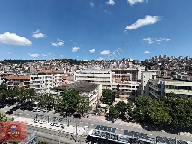 İzmit Merkezde, Anıtparkta Cadde Üzeri Kiralık Ofis Veya Daire
