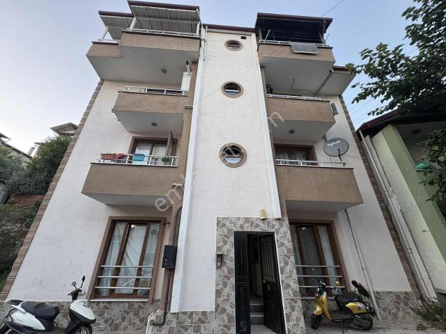 İzmit Merkezde Satılık Arakat Kapalı Mutfak Geniş 2+1 Daire