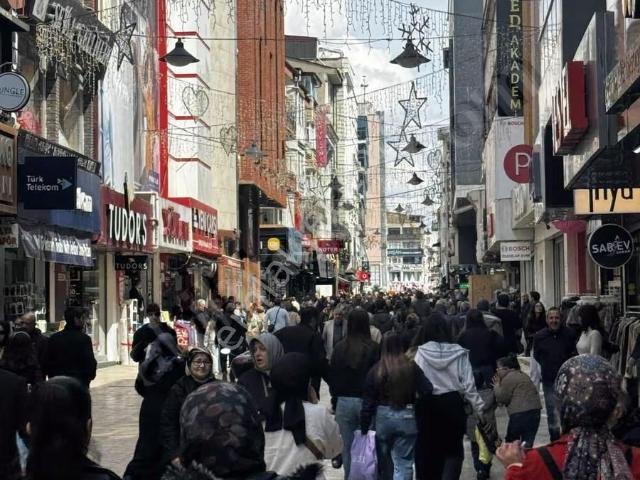 İzmit Merkezin En Prestijli İş Merkezinde Kiralık Ofis Katları
