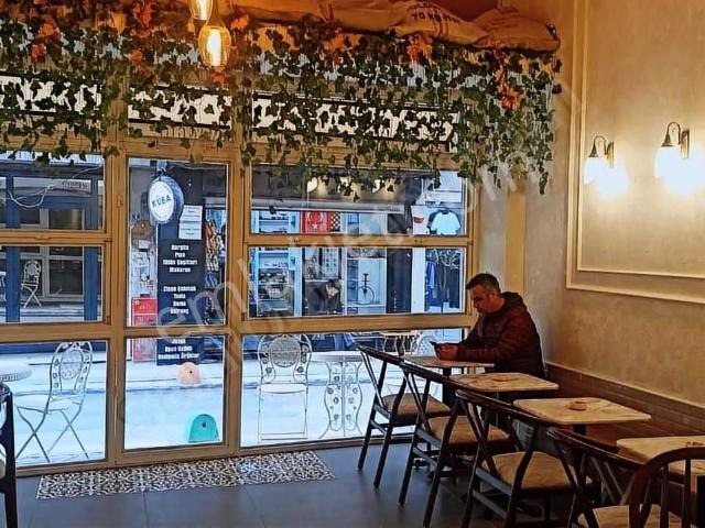 İzmit Mrk'de Kiracılı 3 Katlı Yatırımlık Satılık Dükkan