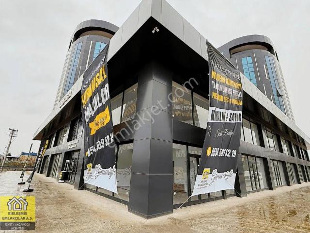 İzmit Sapphire Plaza'da 82m2 Satılık Prestijli Mağaza