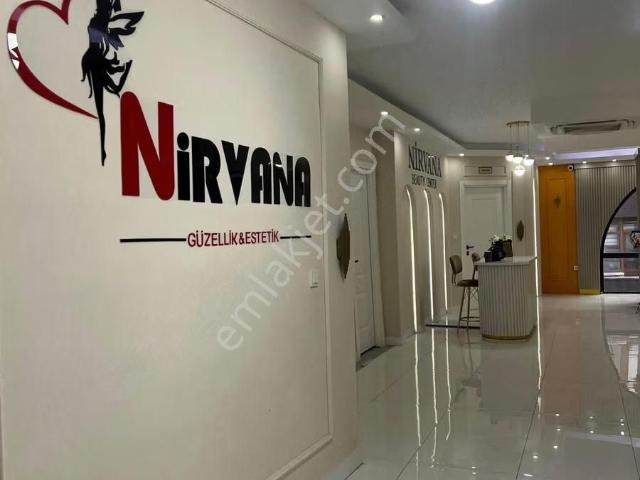 İzmitin Kalbinde Devasa Güzellik Salonu